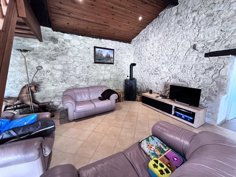 Maison traditionnelle - 230 m² - 9 pièces