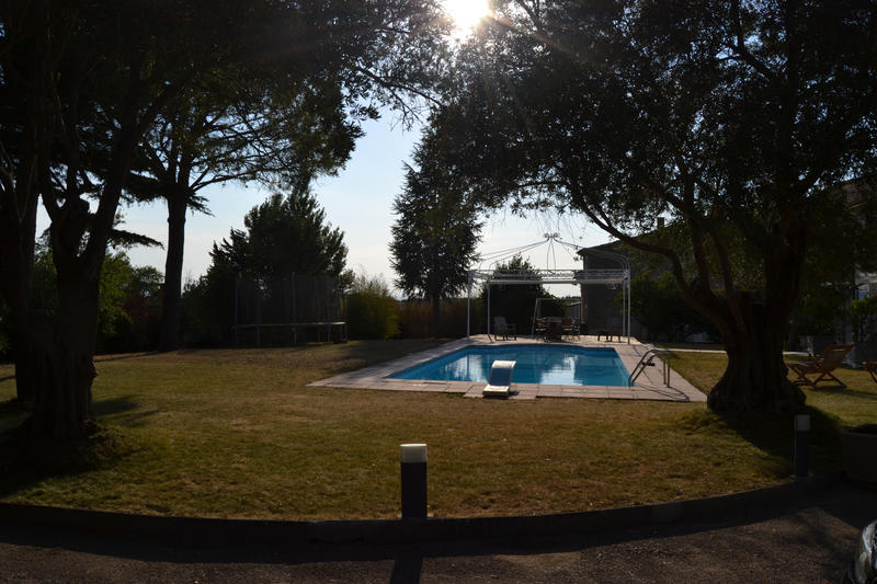 Propriété - 1 000 m² - 10 pièces