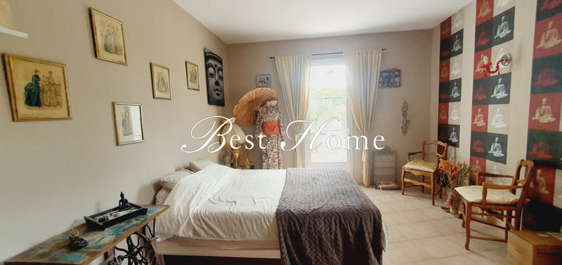 Maison - 230 m² - 8 pièces