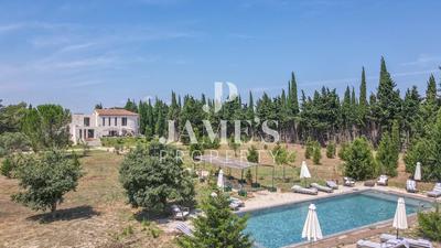 Maison - 560 m² - 14 pièces