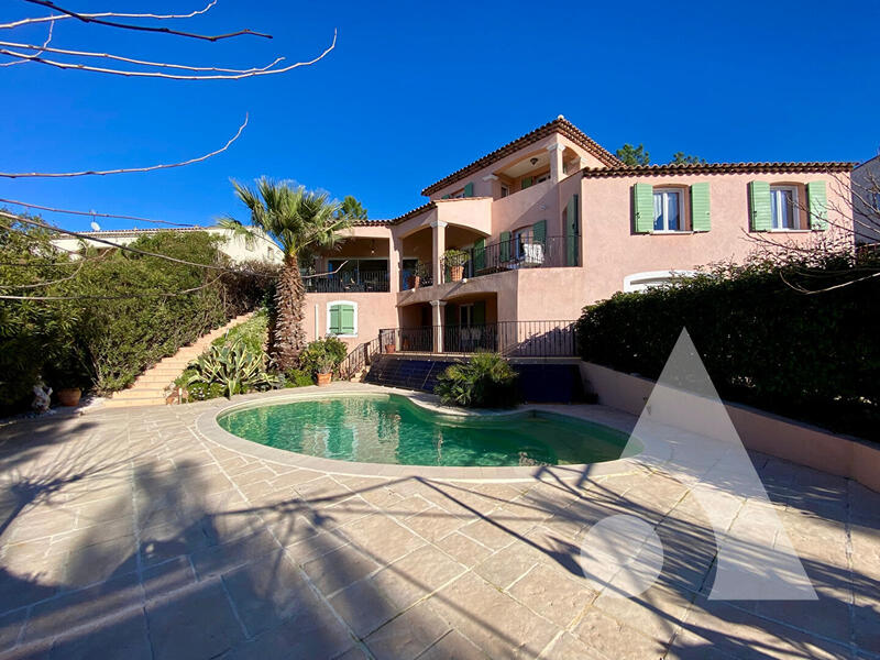 Maison - 214 m² - 7 pièces