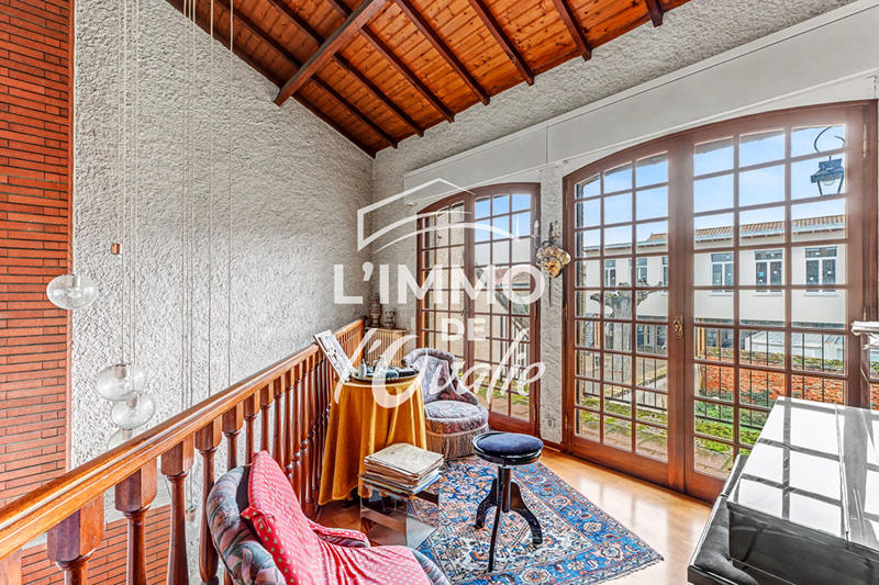 Maison - 257 m² - 9 pièces