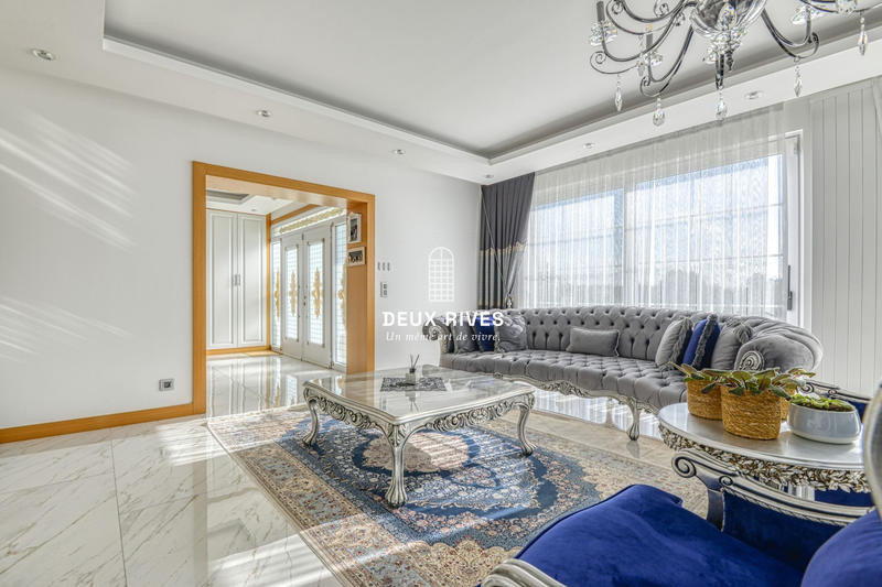 Maison - 550 m² - 7 pièces