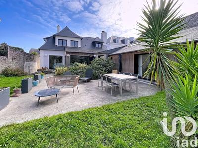 Maison - 260 m² - 8 pièces