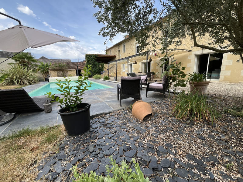 Maison - 208 m² - 8 pièces