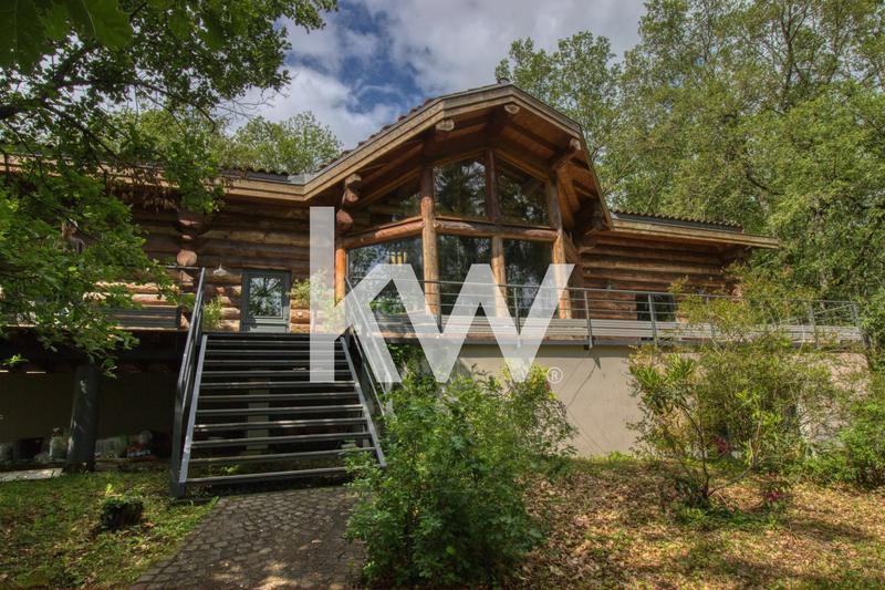 Maison - 260 m² - 8 pièces