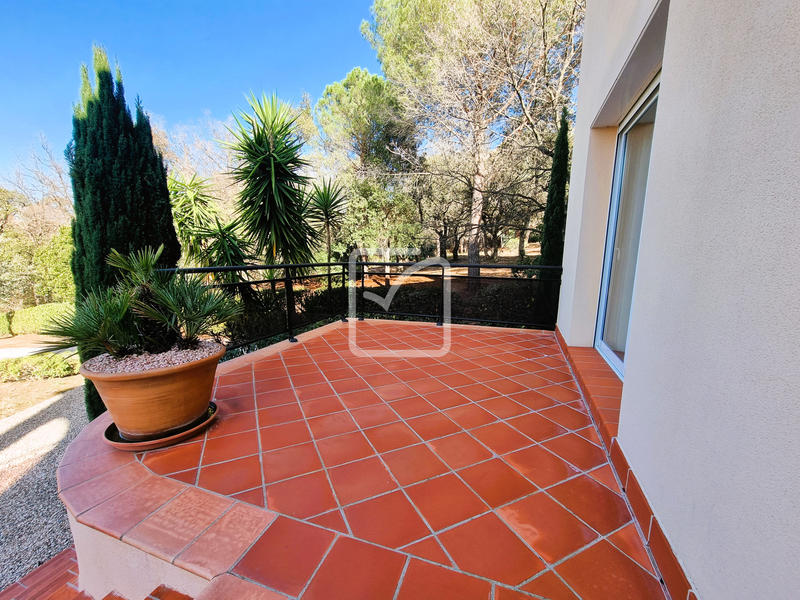 Propriété - 217 m² - 6 pièces