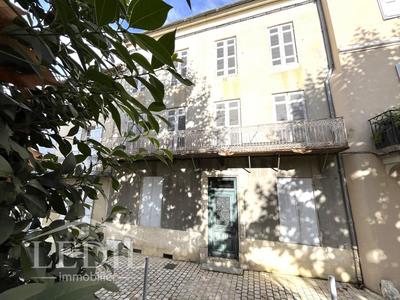 Maison de ville - 248 m² - 8 pièces