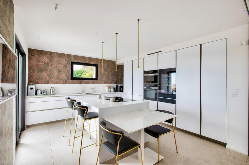 Appartement - 194 m² - 6 pièces