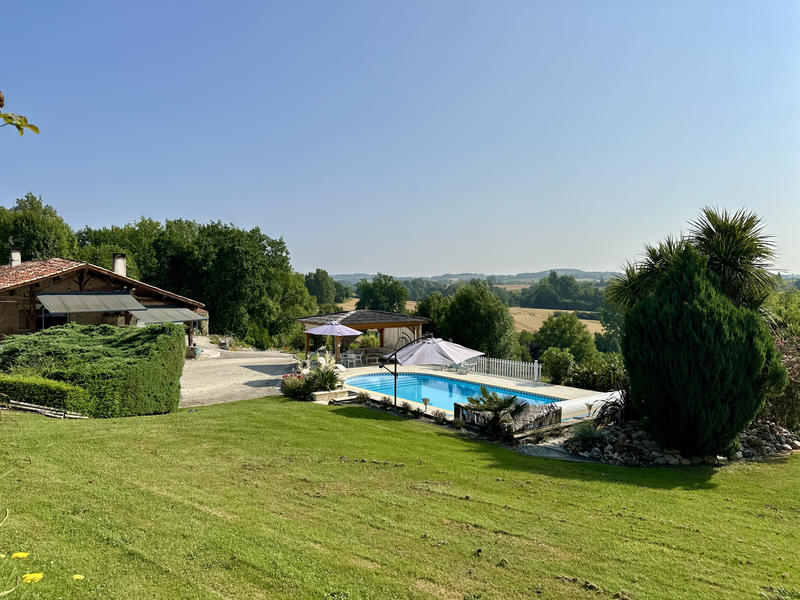 Maison - 213 m² - 7 pièces