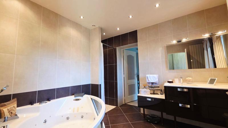 Maison - 165 m² - 6 pièces