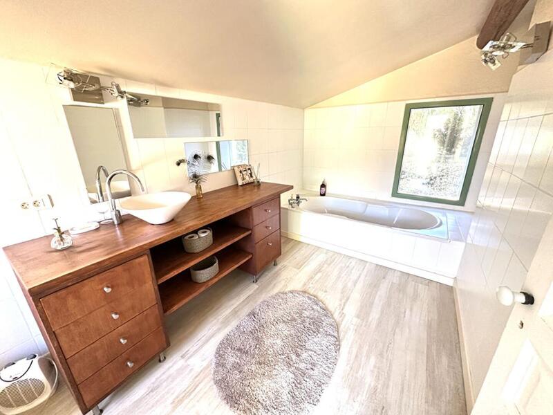 Demeure - 400 m² - 18 pièces