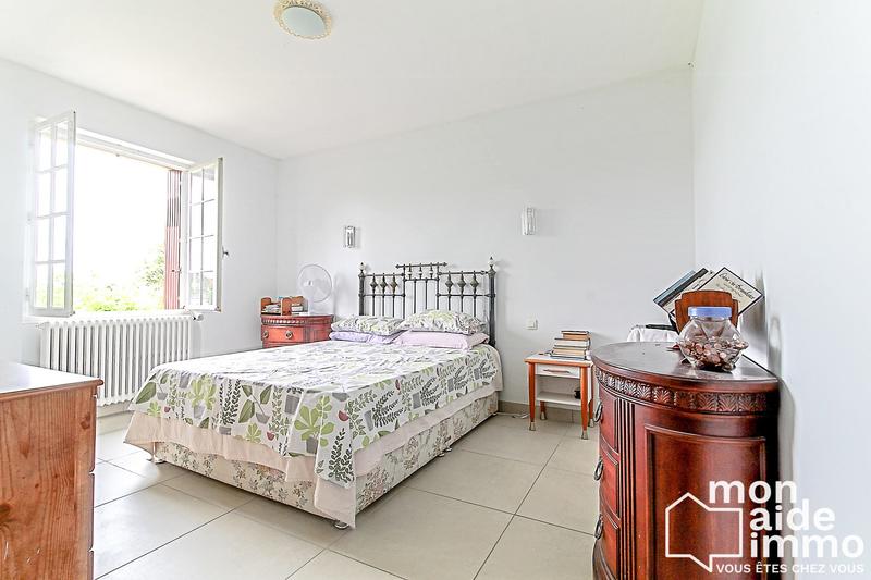 Maison - 244 m² - 8 pièces