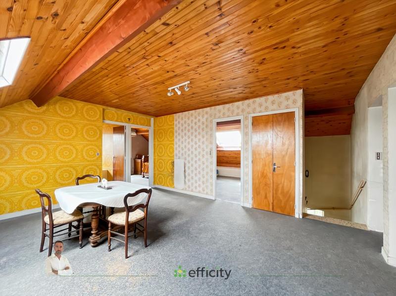 Maison - 255 m² - 12 pièces