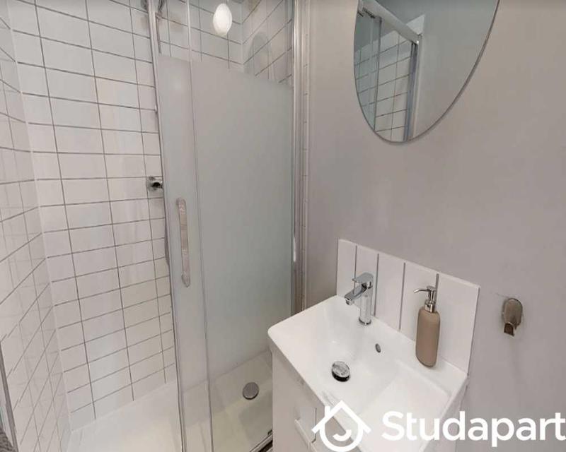 Chambre - 130 m² - 1 pièce