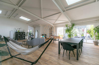 Maison - 276 m² - 8 pièces