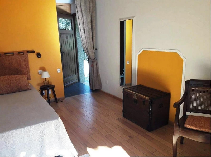 Mas - 750 m² - 20 pièces