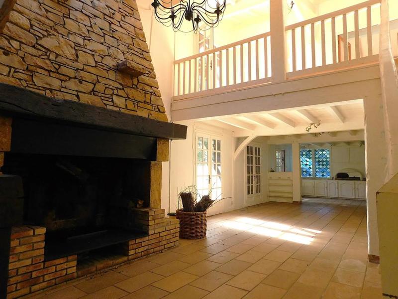 Maison - 213 m² - 7 pièces