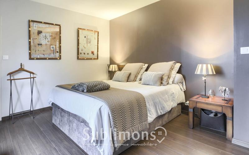 Maison traditionnelle - 163 m² - 8 pièces