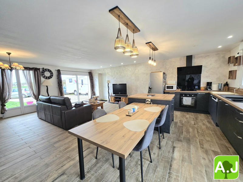 Maison traditionnelle - 90 m² - 5 pièces