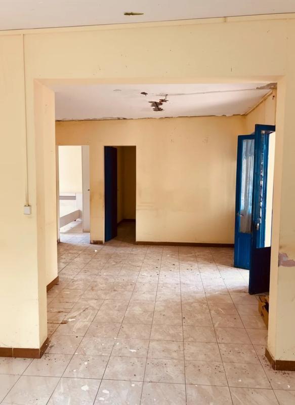 Maison - 1 900 m² - 4 pièces