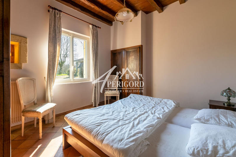 Maison - 270 m² - 10 pièces