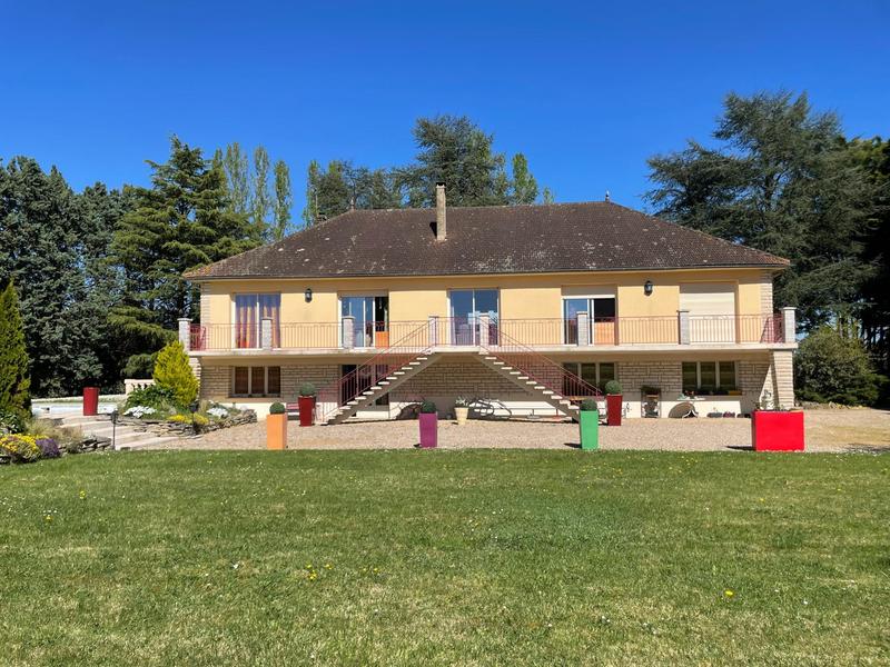 Maison - 160 m² - 11 pièces