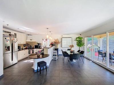 Maison - 265 m² - 7 pièces