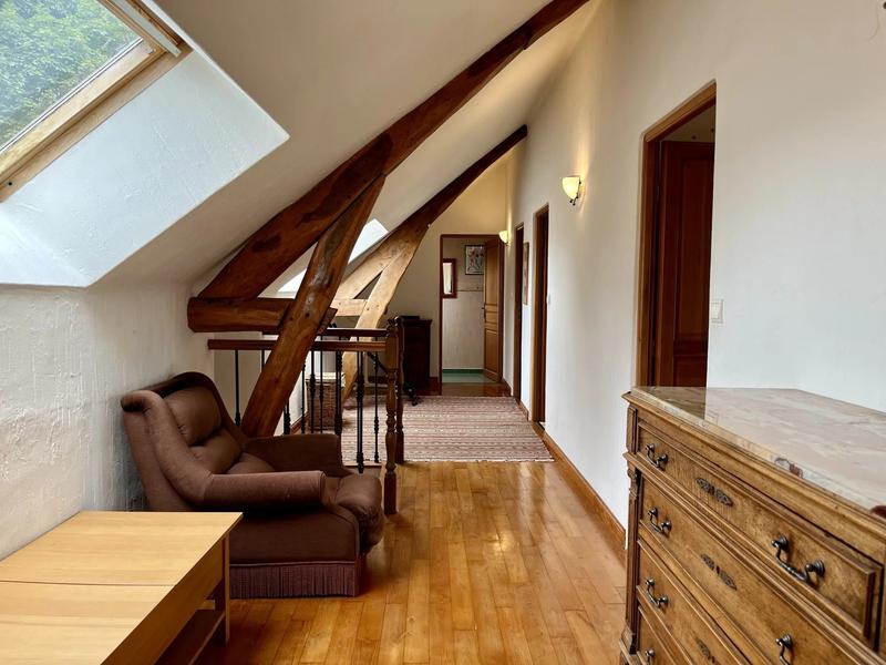 Maison traditionnelle - 248 m² - 10 pièces