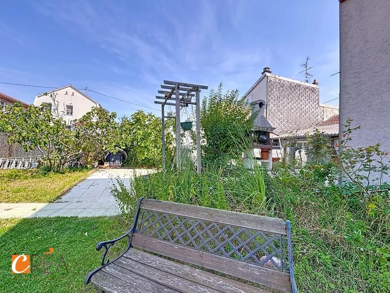 Maison - 220 m² - 12 pièces