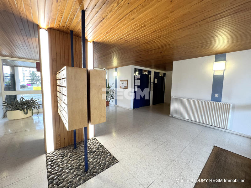 Appartement - 90 m² - 5 pièces