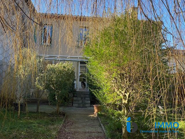 Maison - 220 m² - 9 pièces