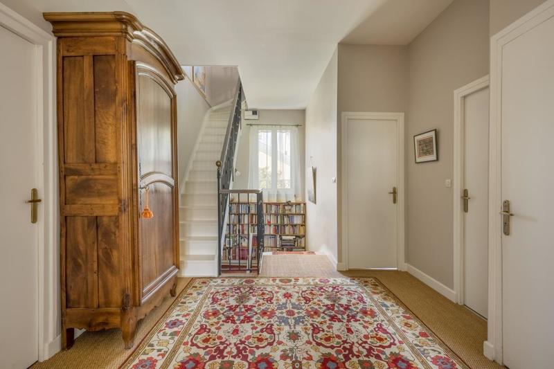 Maison - 245 m² - 7 pièces