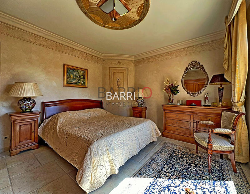 Maison - 208 m² - 7 pièces