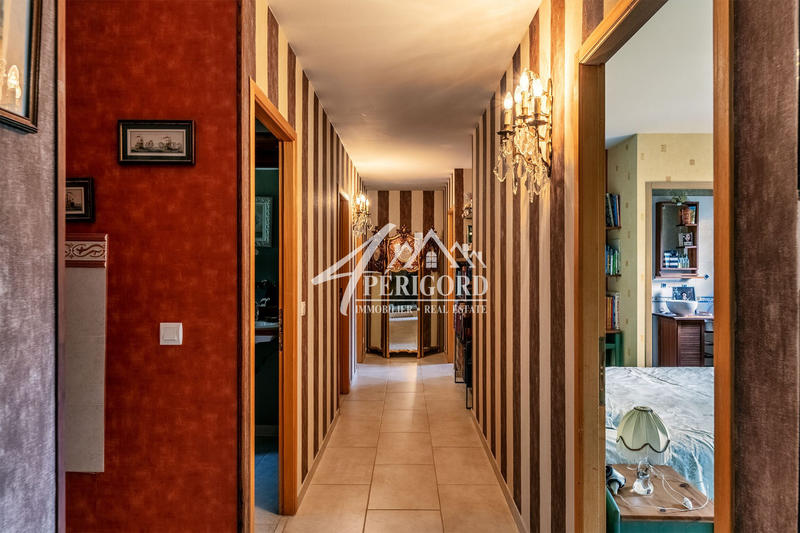 Maison traditionnelle - 180 m² - 6 pièces