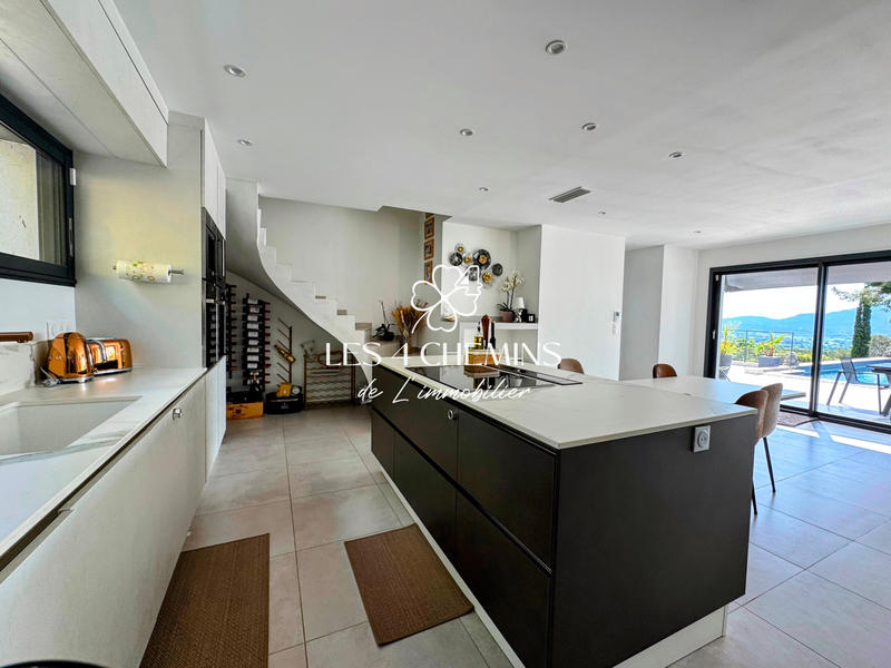 Villa - 200 m² - 7 pièces