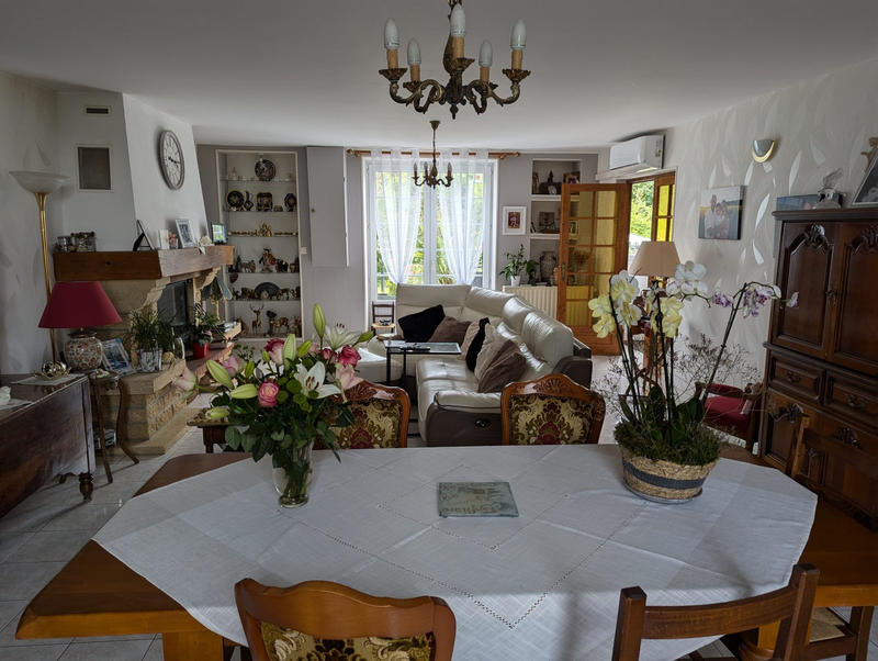 Maison - 234 m² - 8 pièces