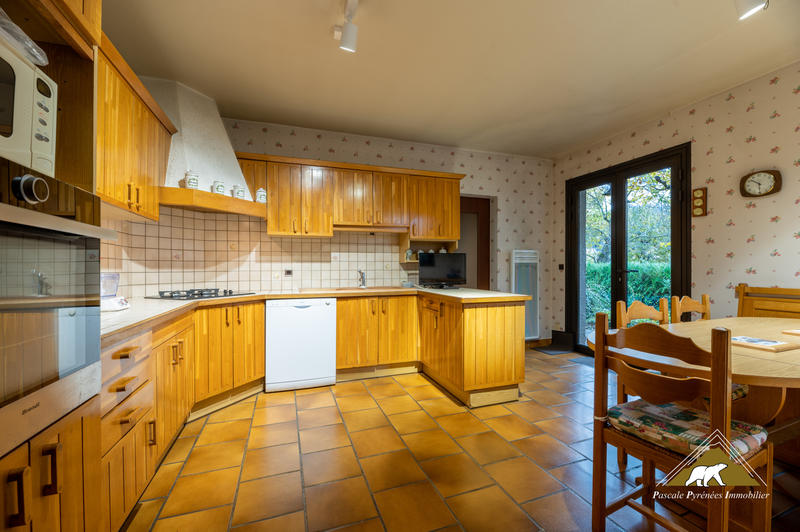 Maison - 300 m² - 8 pièces