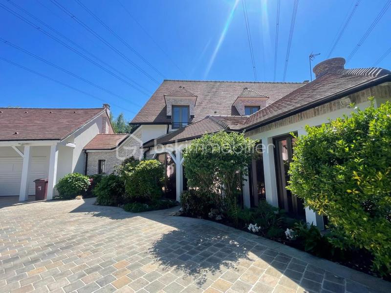 Demeure - 324 m² - 8 pièces