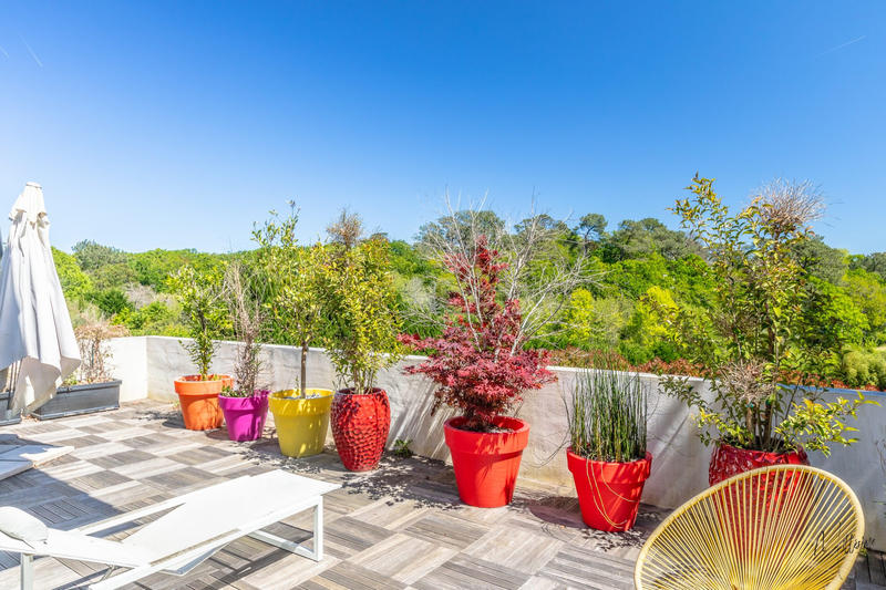 Maison - 330 m² - 9 pièces