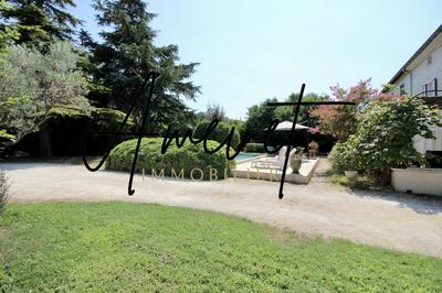 Mas - 204 m² - 9 pièces