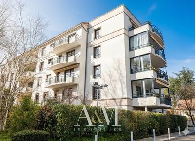 Appartement - 90 m² - 4 pièces