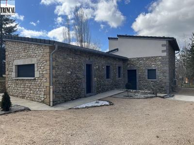 Maison traditionnelle - 136 m² - 4 pièces