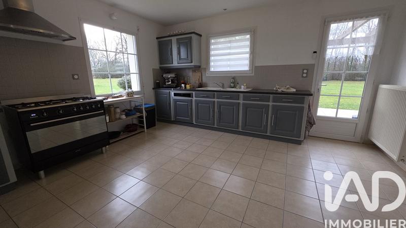 Maison - 240 m² - 9 pièces