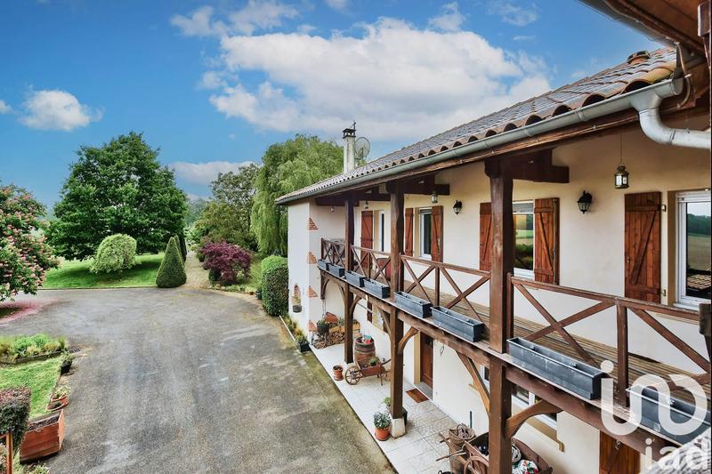 Maison - 262 m² - 10 pièces