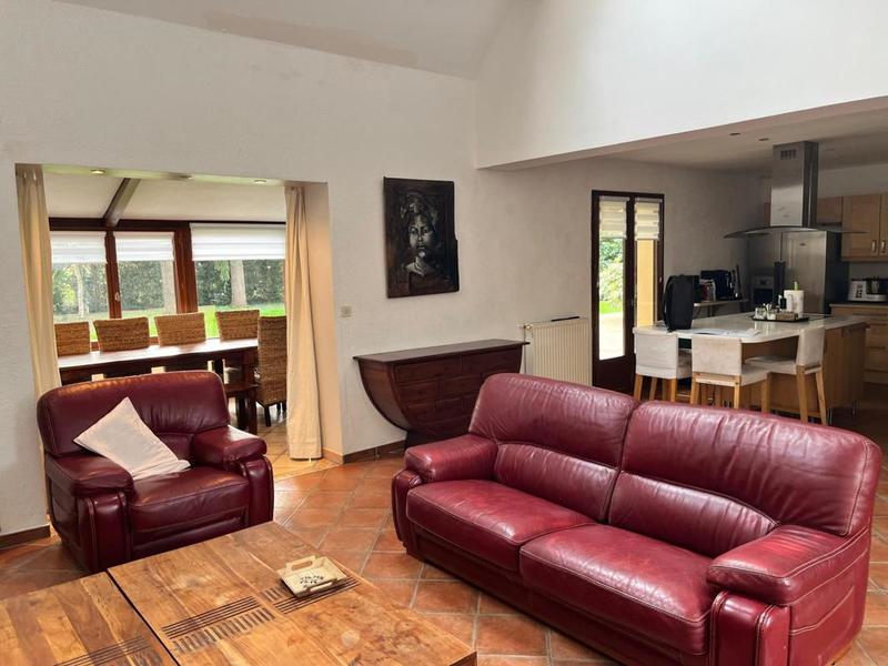 Pavillon - 200 m² - 7 pièces