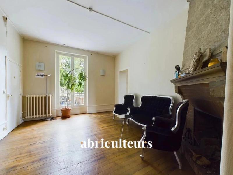 Maison ancienne - 1 000 m² - 16 pièces