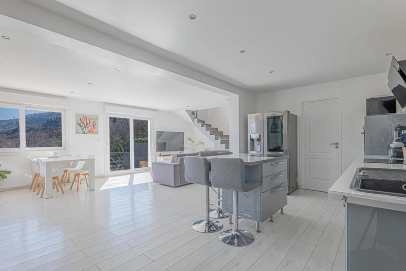 Maison - 98 m² - 4 pièces