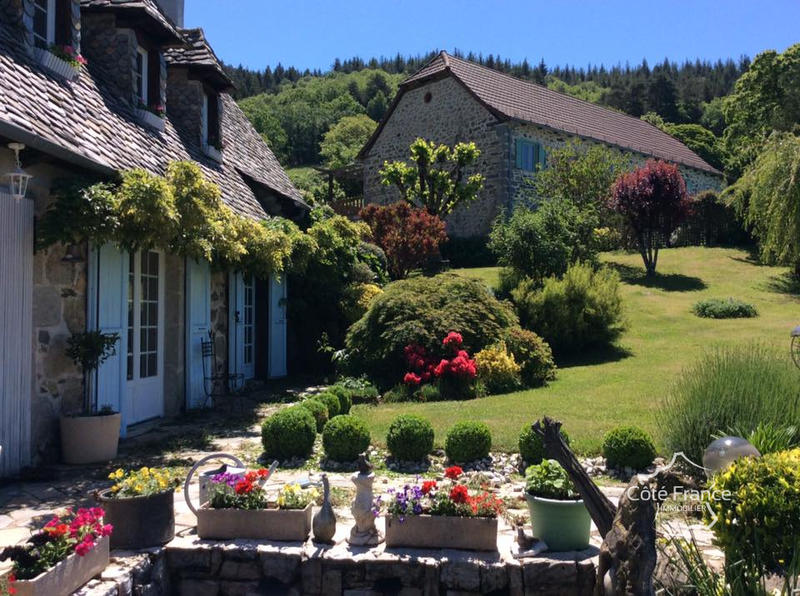 Propriété - 265 m² - 11 pièces