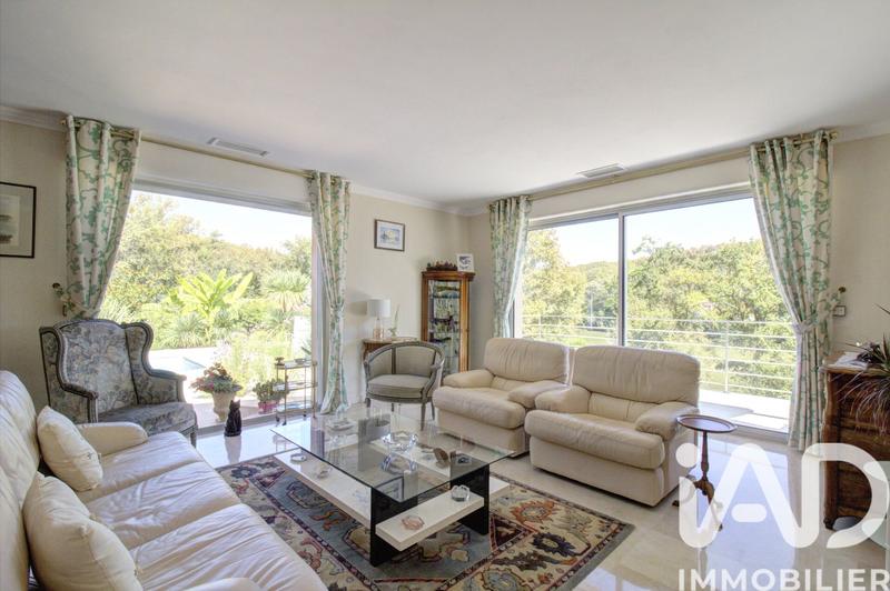 Maison - 210 m² - 7 pièces